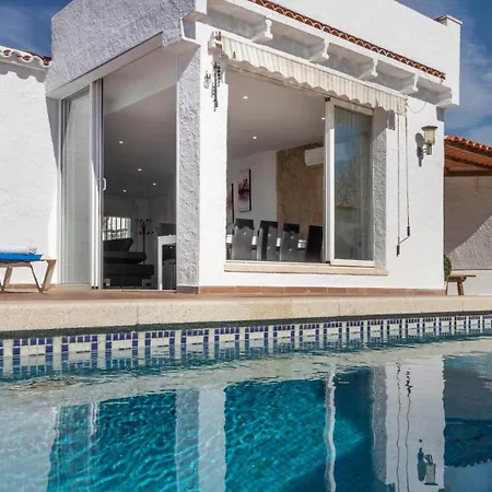 Goldhome - Casa 4 Habitaciones, Piscina Privada Climatizada בית נופש אמפוריבראבה