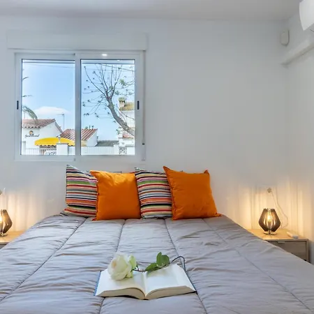 Goldhome - Casa 4 Habitaciones, Piscina Privada Climatizada * Empuriabrava