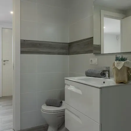 Goldhome - Casa 4 Habitaciones, Piscina Privada Climatizada