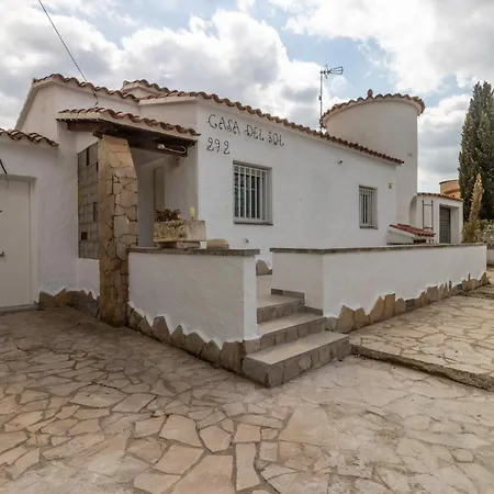 Goldhome - Casa 4 Habitaciones, Piscina Privada Climatizada Empuriabrava